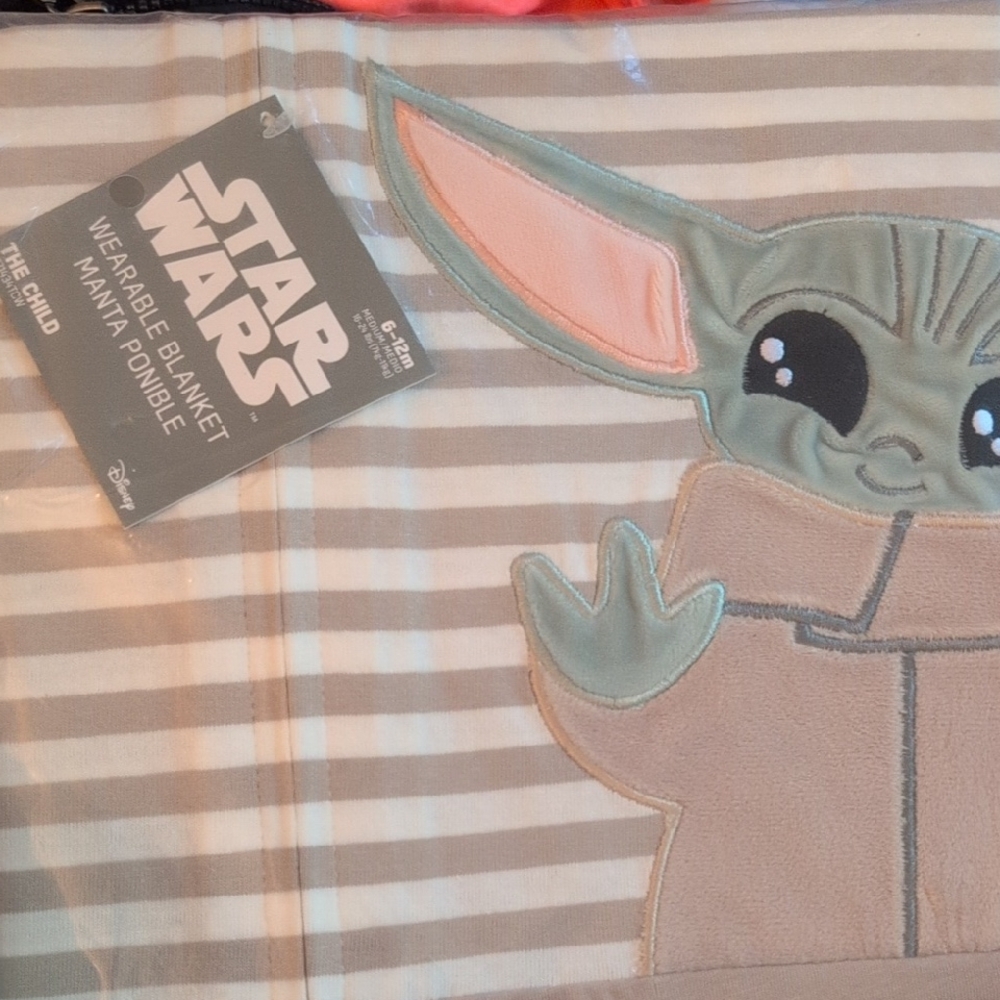 Star Wars Beige and Gray Wearable Blanket with The Child